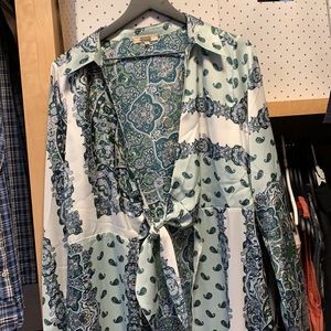 Satin knee length kimono with tie at the waist
